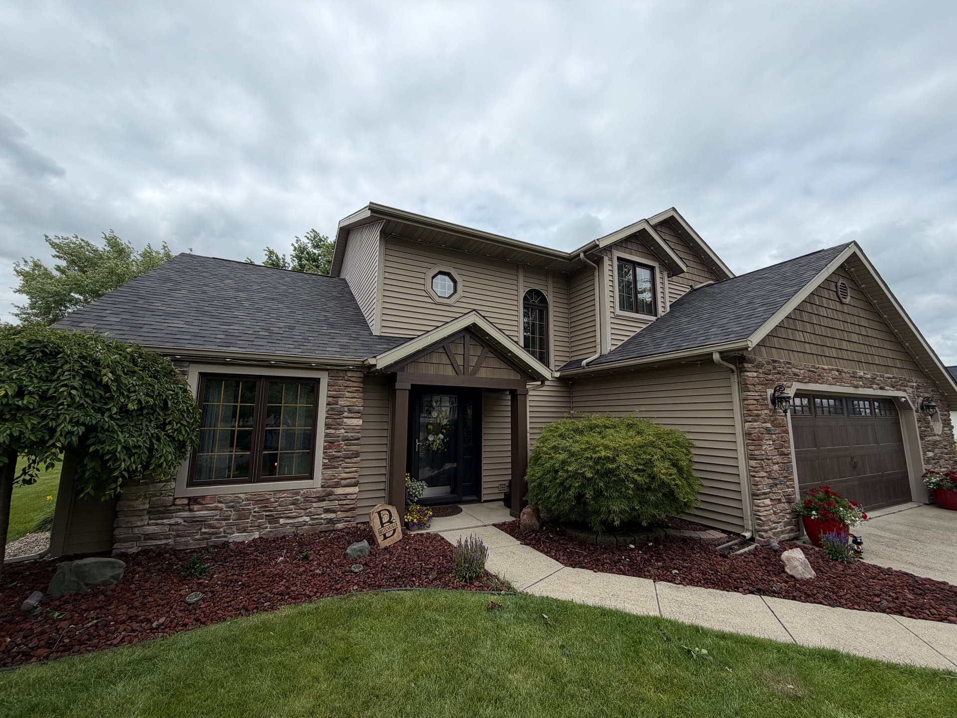 Roof Replacement in Bryan Ohio with Owens Corning Black Sable image