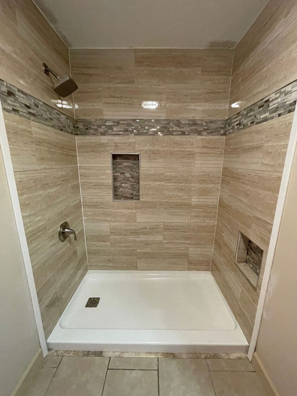 Gallery photos for Stunning Tile and Backsplash Transformations: Image #6